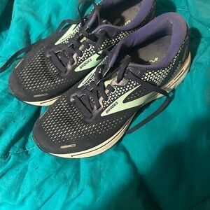 Brooks sneakers navy blue and turquoise size 8.5